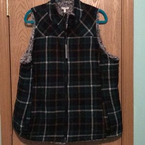 NWT Maurices reversible plaid and Sherpa vest